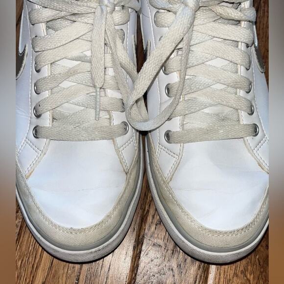 NIKE Capri III LTH Sneaker Womens Size 8.5 White Metallic Swoosh Low Top Lace Up - Picture 8 of 10